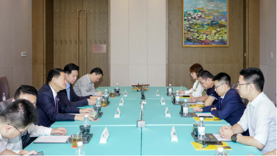 省尊龙凯时集团党委书记、董事长任丁与腾讯“王者荣耀”CTO邓君、腾讯大成网总裁郑亮座谈交流