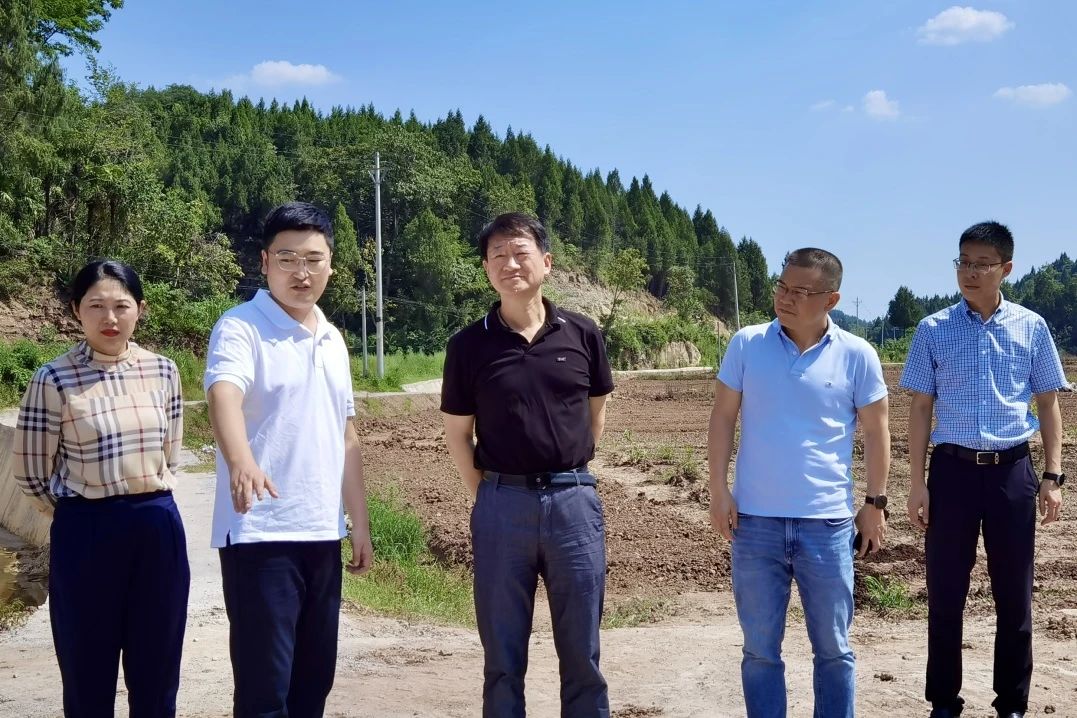 省尊龙凯时集团党委书记、董事长任丁率队赴巴中南充两地开展帮扶工作